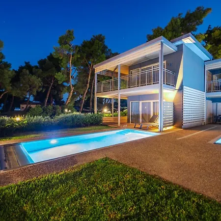 Blue Dolphin 4*