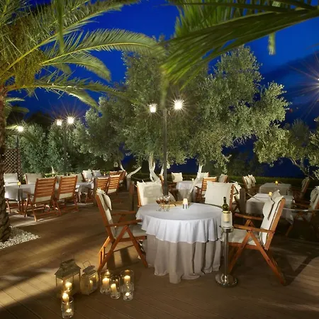 Blue Dolphin Курортный комплекс 4*