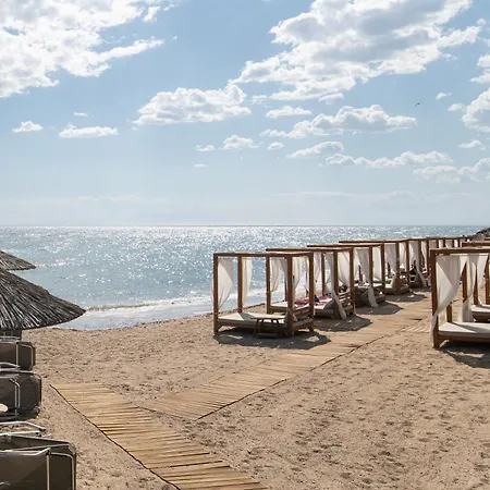 Blue Dolphin Курортный комплекс 4*