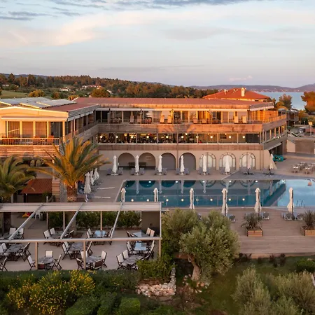 Blue Dolphin 4*