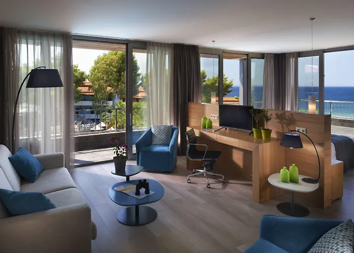 Blue Dolphin Resort 4*