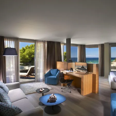 Blue Dolphin منتجع